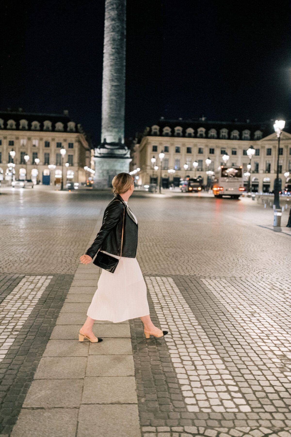 21 What to Wear in Paris in September Image