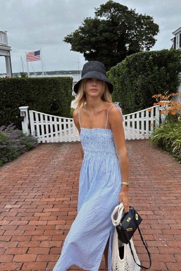 26 Bucket Hat Outfit Ideas Image