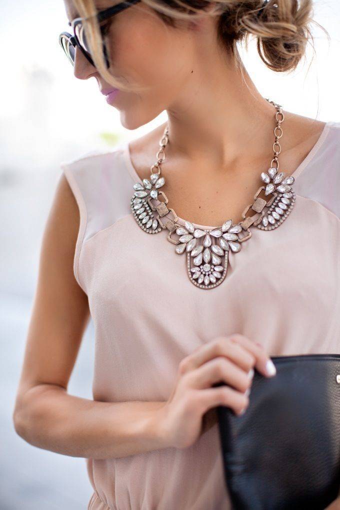 11 Statement Necklace Outfit Ideas Image
