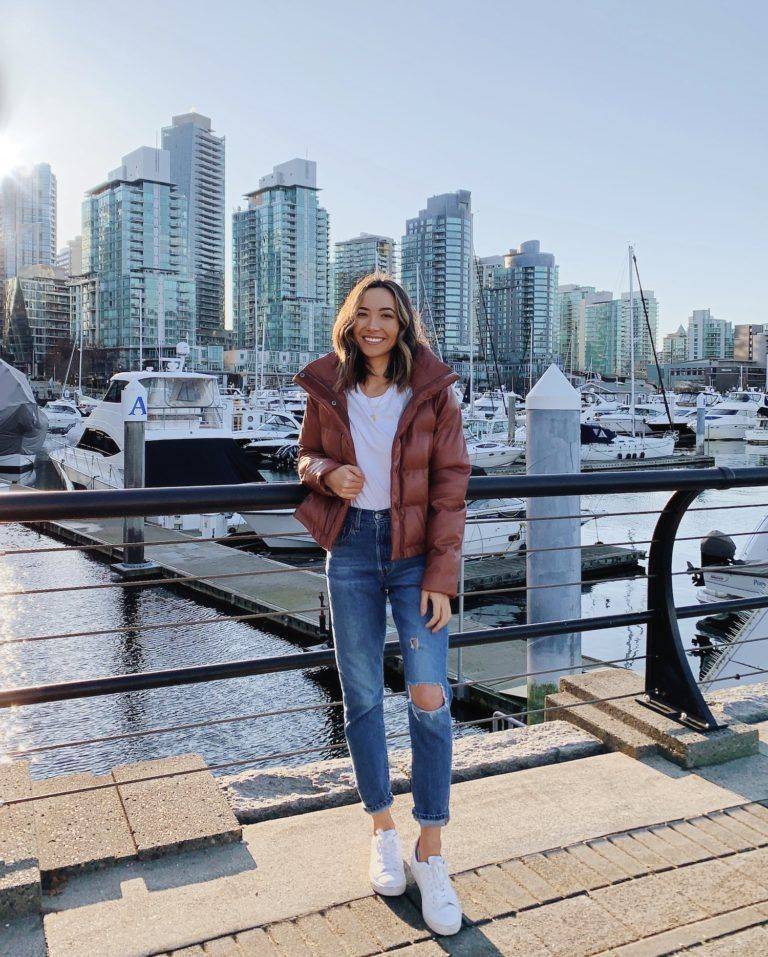 17 White Sneaker Outfit Ideas Image