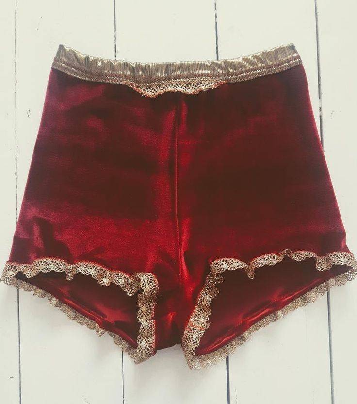 15 Burgundy Lace Trim Shorts Outfits Image