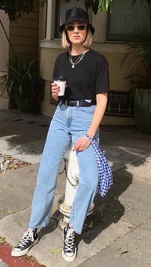 26 Bucket Hat Outfit Ideas Image