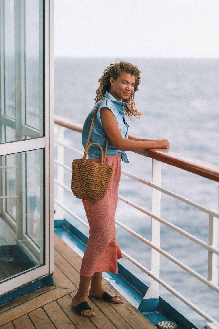 22 Cruise Port Day Outfits Image