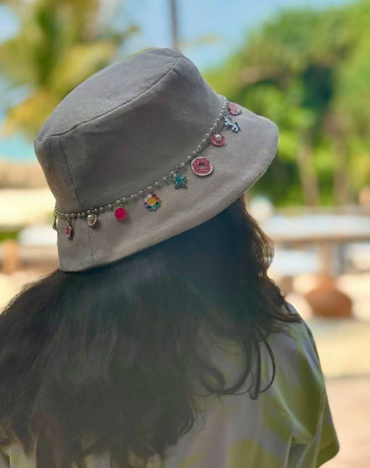 26 Bucket Hat Outfit Ideas Image