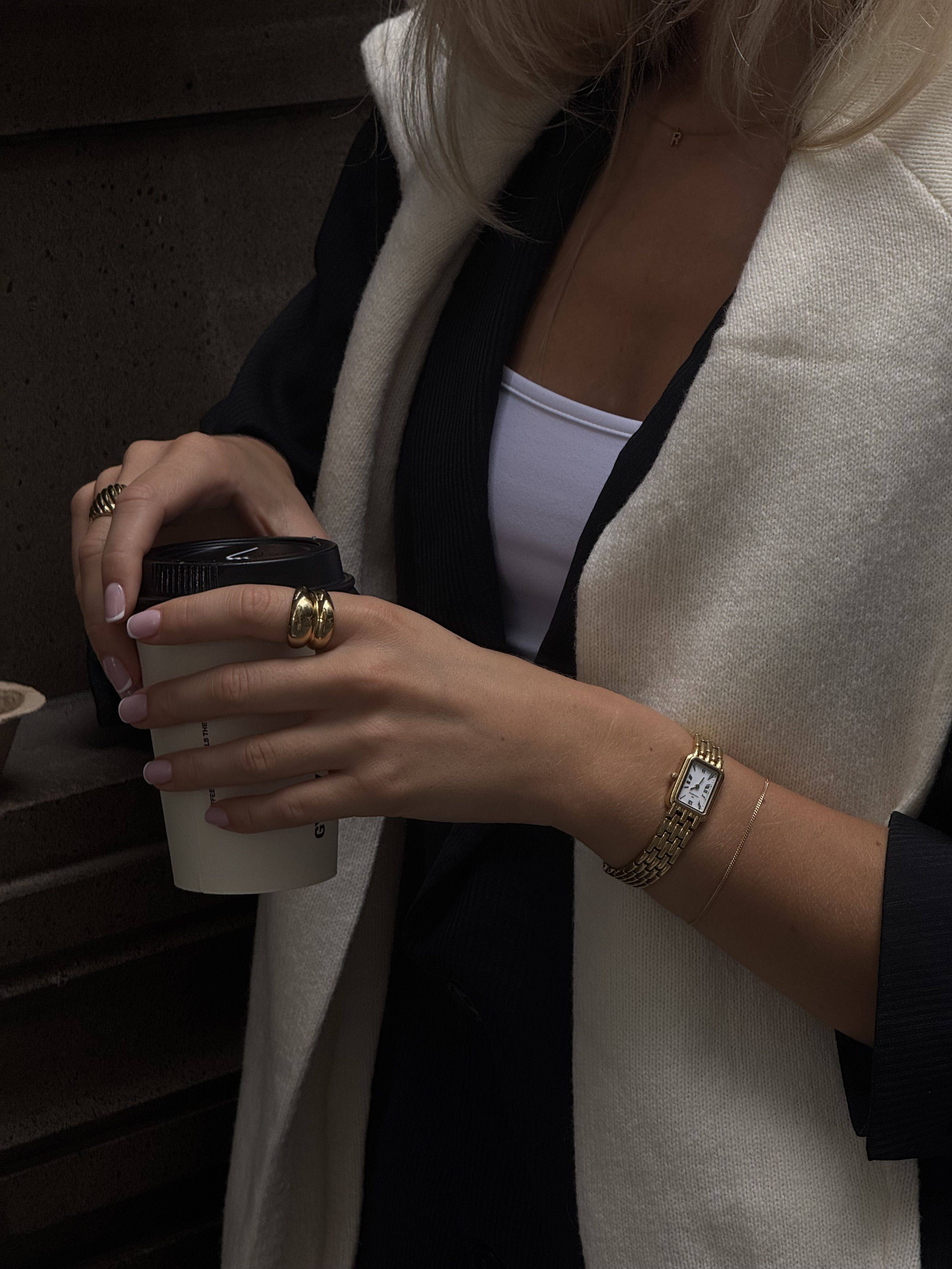 18 Gold Jewelry Outfit Ideas Image