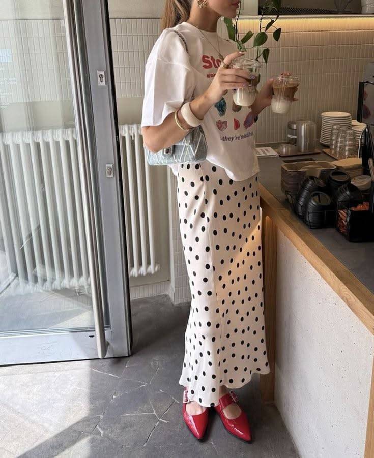 21 Cream Polka Dot Skirt Outfits Image