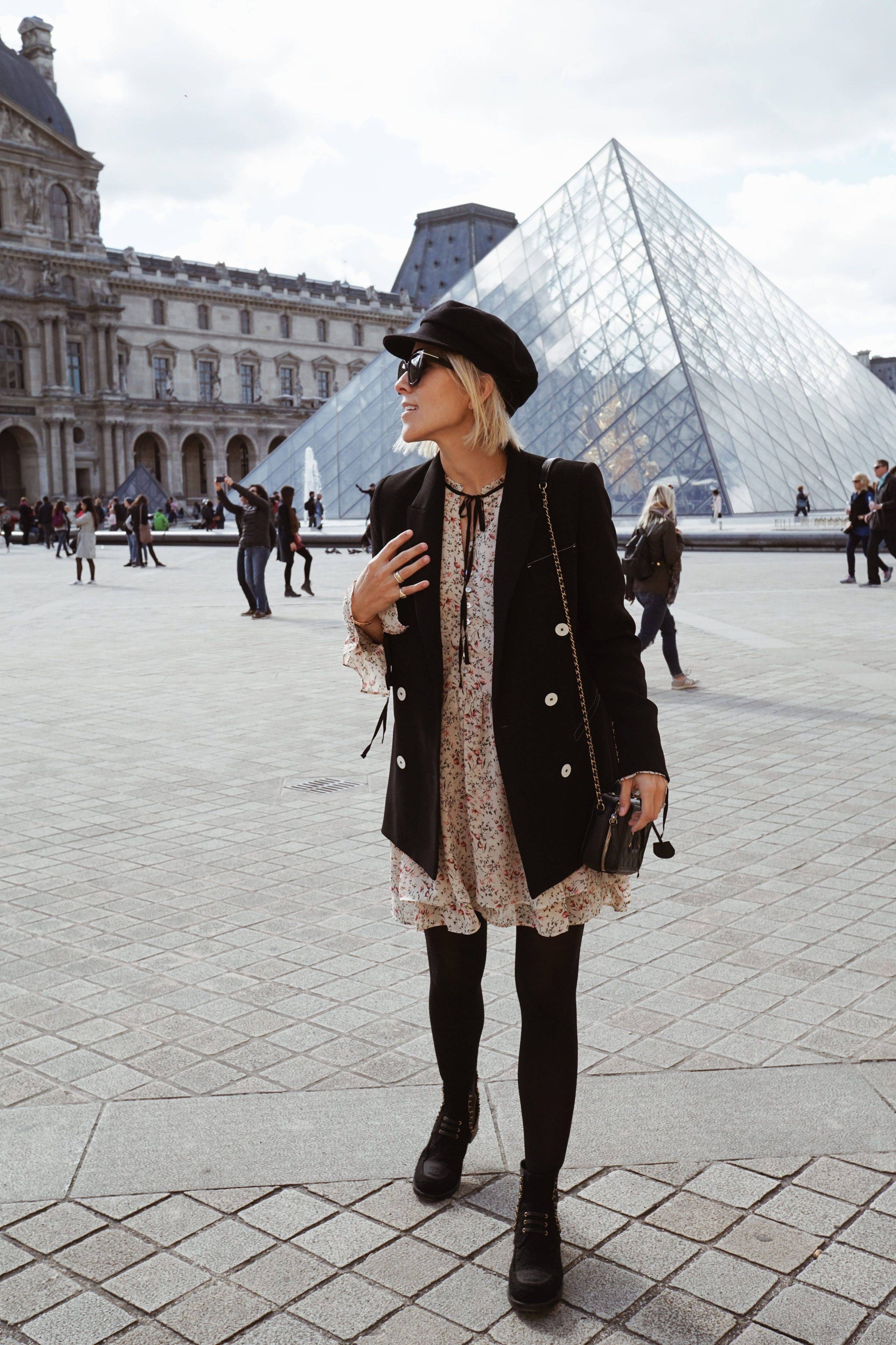 21 What to Wear in Paris in September Image