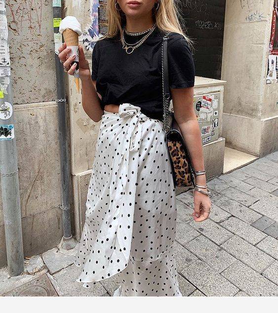 21 Cream Polka Dot Skirt Outfits Image