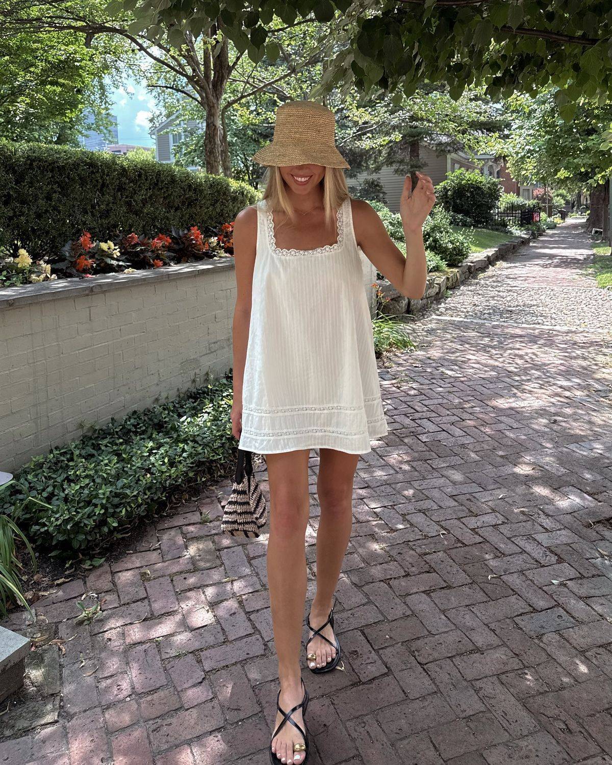 26 Bucket Hat Outfit Ideas Image