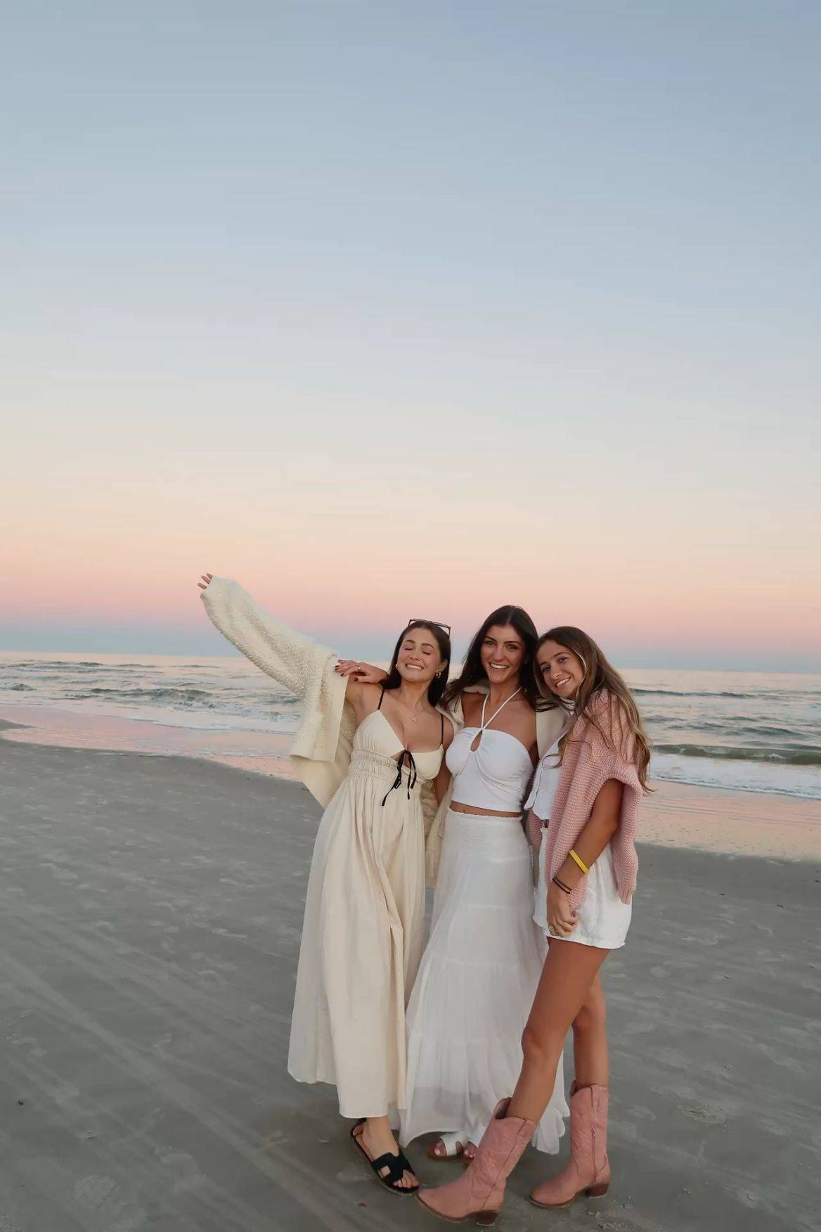 15 Charleston Outfit Ideas Image