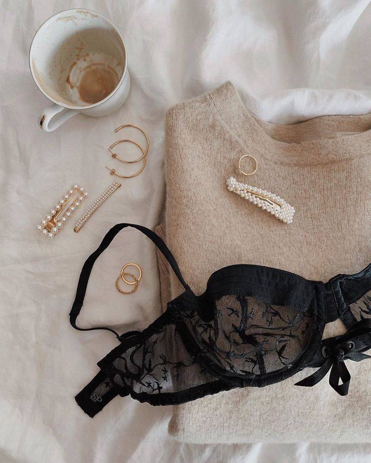18 Gold Jewelry Outfit Ideas Image
