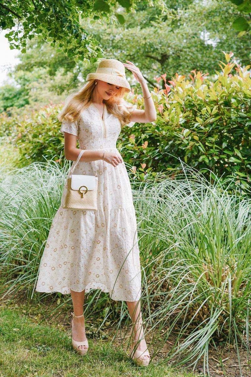 17 Old Money Summer Outfits Image