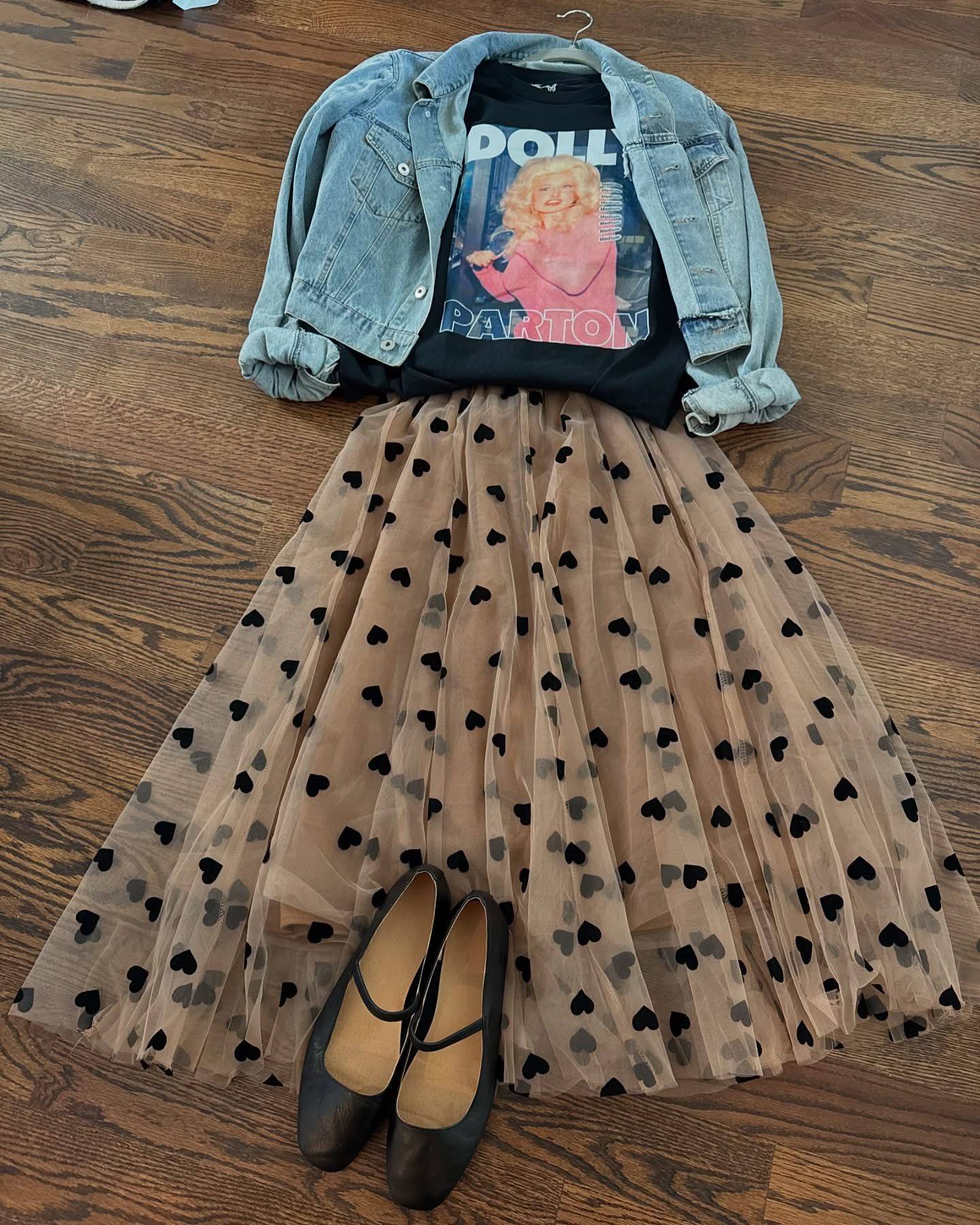 21 Cream Polka Dot Skirt Outfits Image
