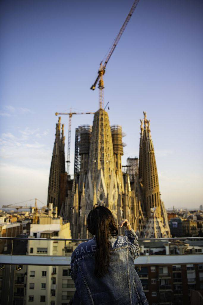 15 What to Wear in Barcelona in December Image