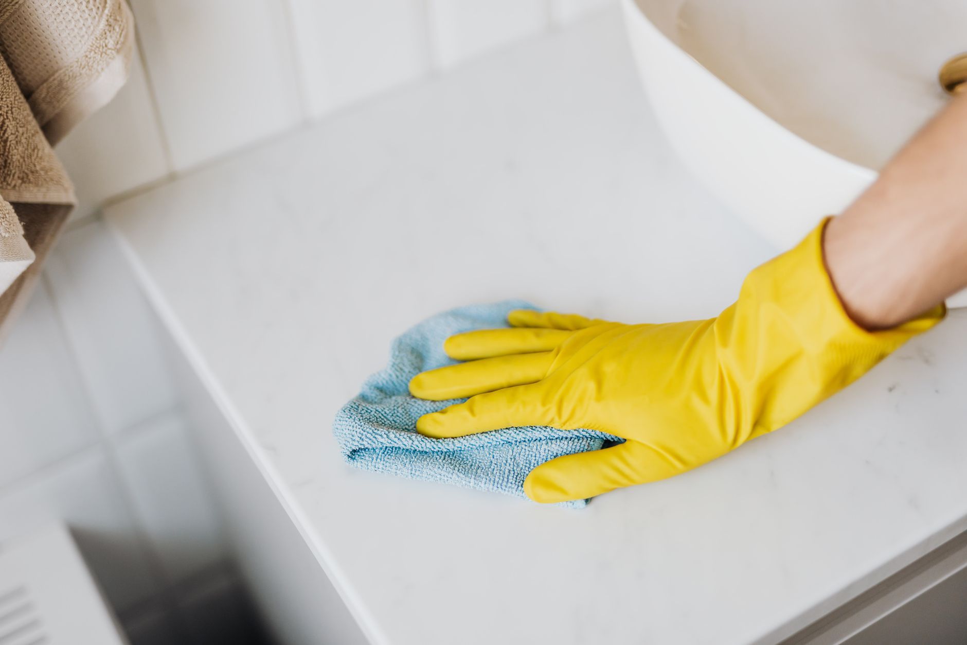 Homemade Quartz Cleaner Recipes Clean quartz countertop with cleaning supplies