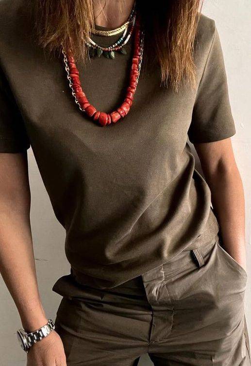 11 Statement Necklace Outfit Ideas Image