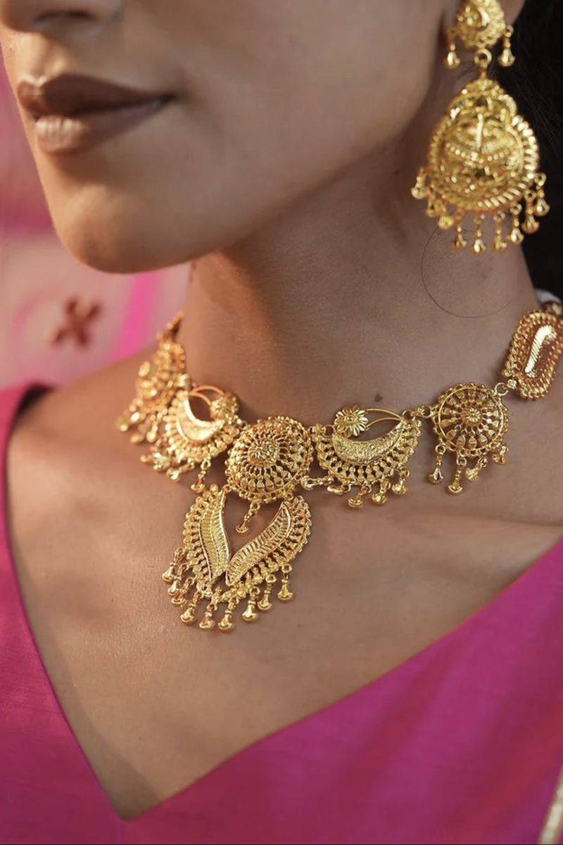 18 Gold Jewelry Outfit Ideas Image