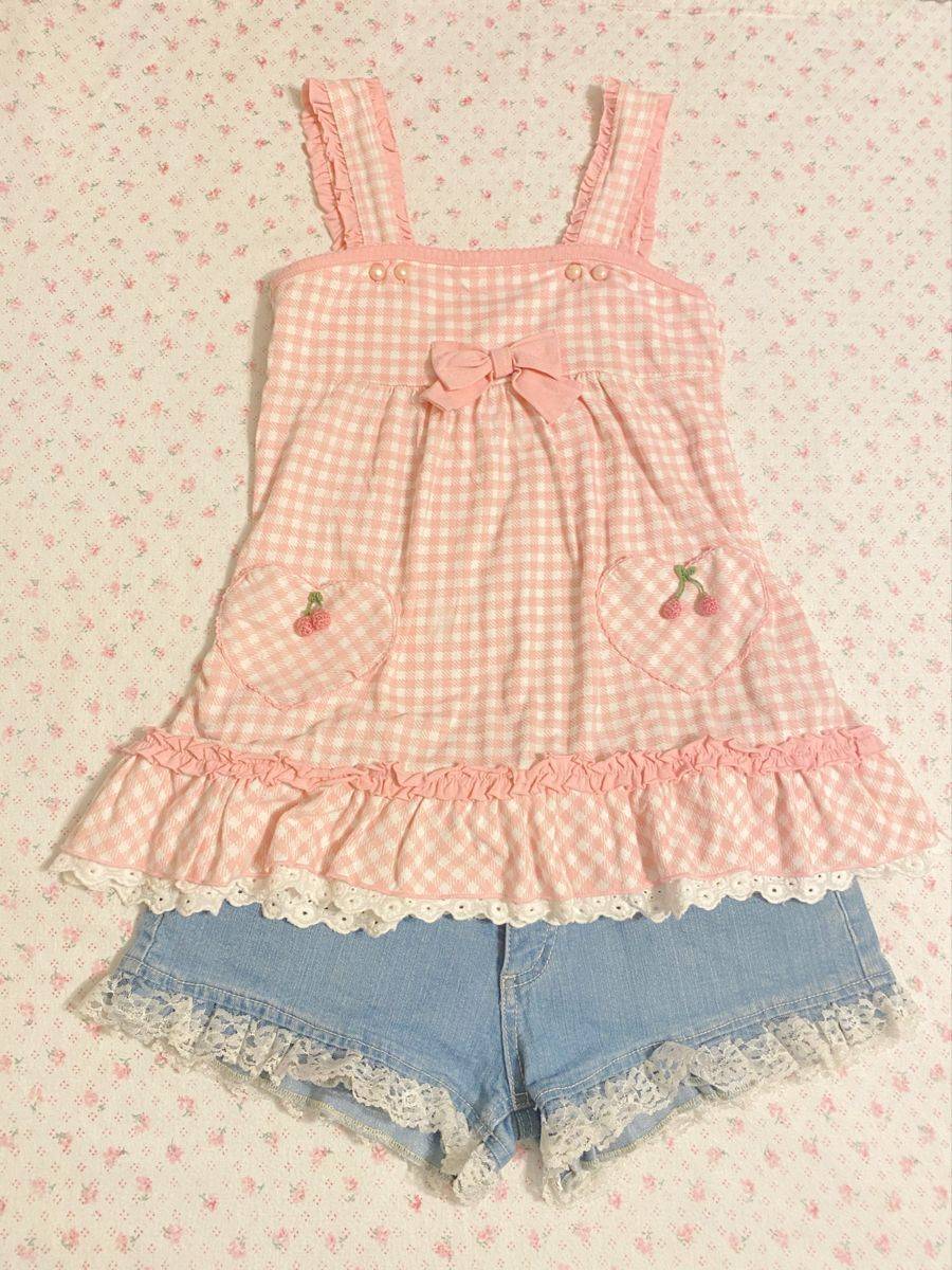 23 Pink Lace Trim Shorts Outfits Image