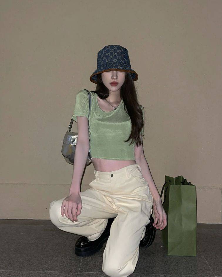 26 Bucket Hat Outfit Ideas Image