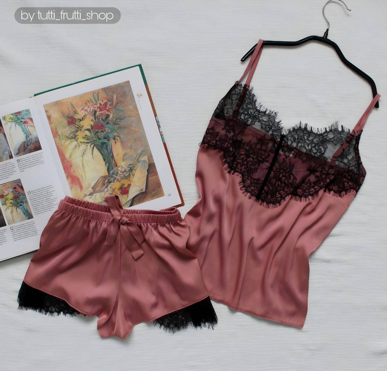 15 Burgundy Lace Trim Shorts Outfits Image