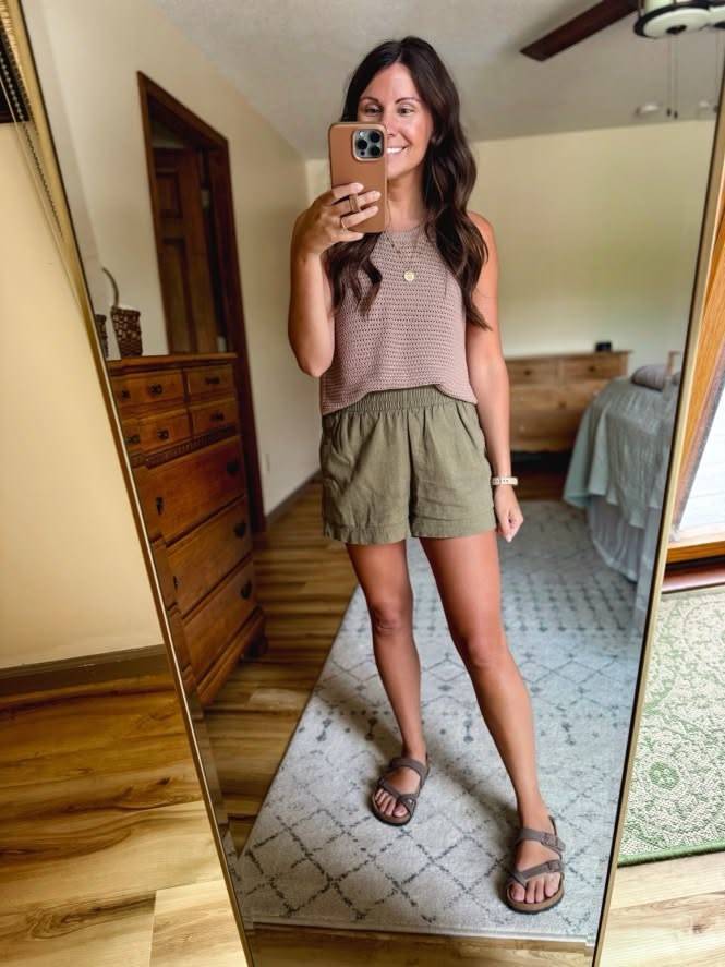 21 Green Resort Shorts Outfit Ideas Image