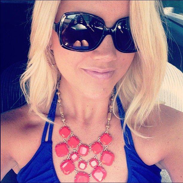 11 Statement Necklace Outfit Ideas Image